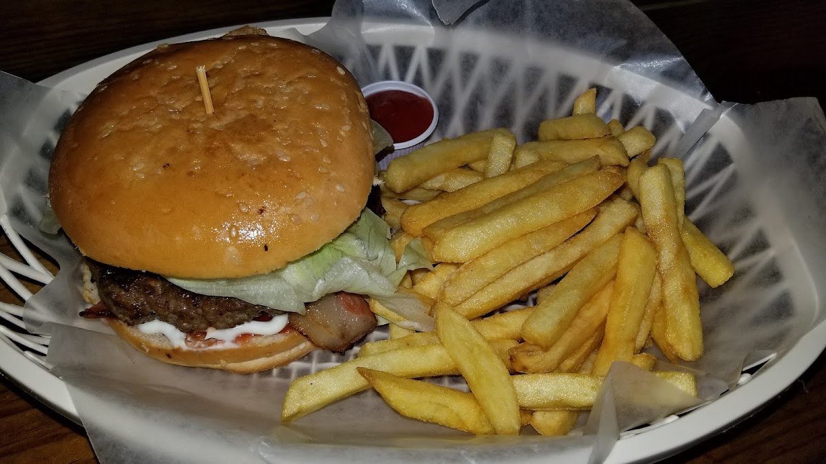 Skinita Bar & Grill Photos 2